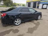 Toyota Camry 2013 года за 7 000 000 тг. в Актобе – фото 2