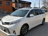 Toyota Sienna 2018 года за 19 500 000 тг. в Алматы