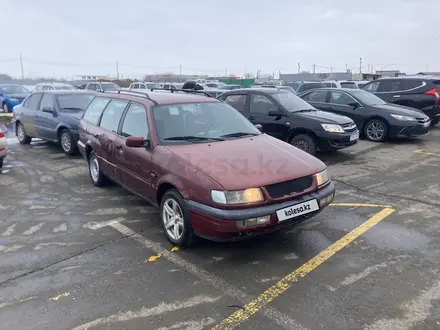 Volkswagen Passat 1995 года за 1 300 000 тг. в Уральск – фото 2