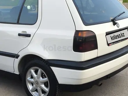 Volkswagen Golf 1995 года за 2 500 000 тг. в Алматы – фото 2