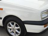 Volkswagen Golf 1995 года за 2 200 000 тг. в Алматы – фото 4