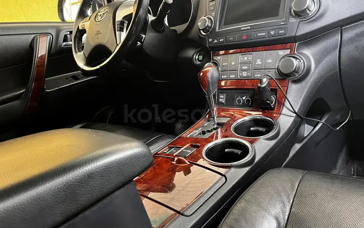 Toyota Highlander 2011 года за 11 900 000 тг. в Алматы