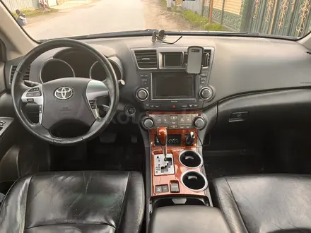 Toyota Highlander 2011 года за 11 900 000 тг. в Алматы – фото 21