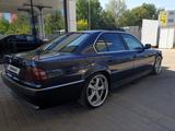 BMW 740 1998 года за 6 000 000 тг. в Уральск – фото 3