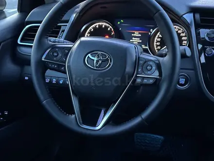 Toyota Camry 2019 года за 15 700 000 тг. в Актау – фото 17