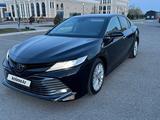 Toyota Camry 2019 года за 15 700 000 тг. в Актау – фото 2