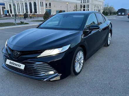 Toyota Camry 2019 года за 15 700 000 тг. в Актау – фото 2