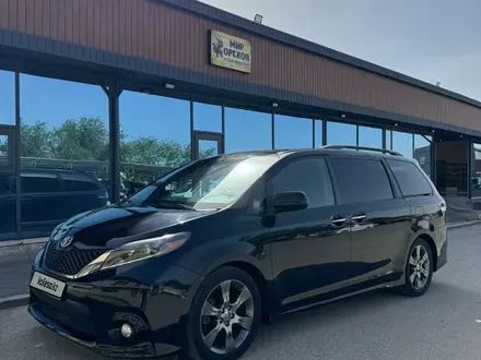 Toyota Sienna 2015 года за 15 000 000 тг. в Актау