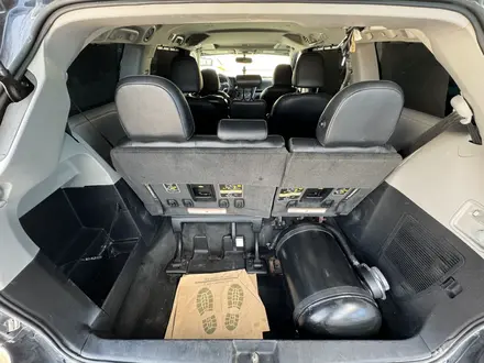 Toyota Sienna 2015 года за 15 000 000 тг. в Актау – фото 10