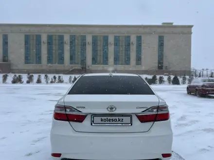 Toyota Camry 2017 года за 14 000 000 тг. в Актобе – фото 5