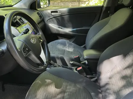 Hyundai Solaris 2015 года за 3 950 000 тг. в Астана – фото 4