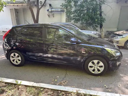 Hyundai Solaris 2015 года за 3 950 000 тг. в Астана – фото 2