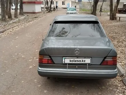 Mercedes-Benz E 200 1991 года за 1 650 000 тг. в Тараз – фото 2