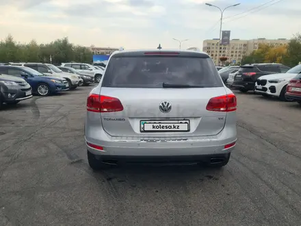 Volkswagen Touareg 2011 года за 13 200 000 тг. в Алматы – фото 5