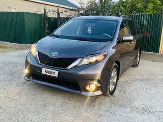 Toyota Sienna, 2013