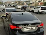 Hyundai Elantra 2015 года за 6 000 000 тг. в Шымкент – фото 2