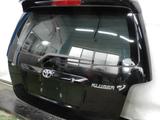 Дверь багажника Toyota Highlander (U20) за 60 000 тг. в Усть-Каменогорск – фото 2