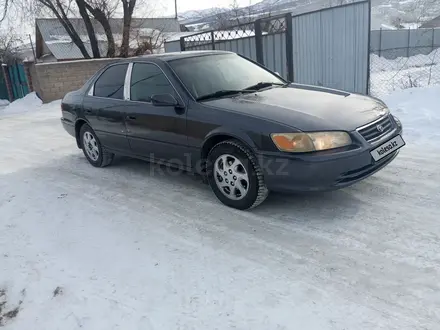 Toyota Camry 2000 года за 3 700 000 тг. в Алматы – фото 3