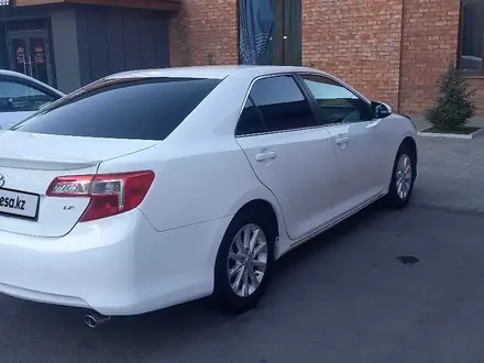 Toyota Camry 2012 года за 8 900 000 тг. в Усть-Каменогорск – фото 2