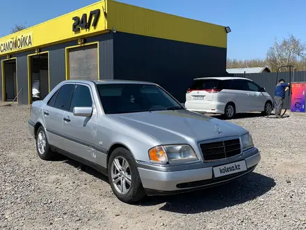 Mercedes-Benz C 200 1995 года за 2 200 000 тг. в Караганда – фото 2