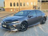Toyota Camry 2018 года за 9 500 000 тг. в Атырау