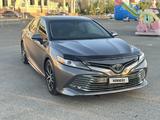 Toyota Camry 2018 года за 9 500 000 тг. в Атырау – фото 2