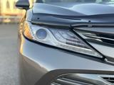 Toyota Camry 2018 года за 9 500 000 тг. в Атырау – фото 5