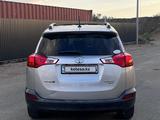 Toyota RAV4 2015 года за 11 000 000 тг. в Атырау – фото 4