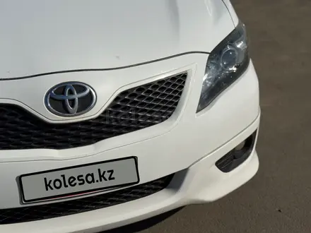 Toyota Camry 2010 года за 4 900 000 тг. в Актобе – фото 2