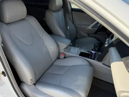 Toyota Camry 2010 года за 4 900 000 тг. в Актобе – фото 23