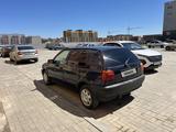 Volkswagen Golf 1995 года за 650 000 тг. в Актобе