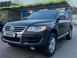 Volkswagen Touareg 2008 года за 7 000 000 тг. в Алматы