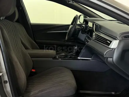 Toyota Camry Prestige 2025 года за 19 290 000 тг. в Астана – фото 6