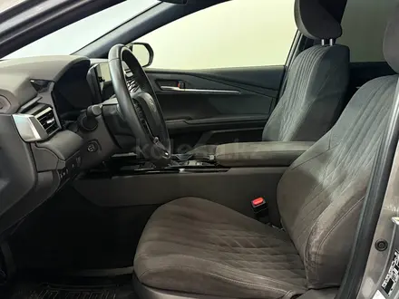 Toyota Camry Prestige 2025 года за 19 290 000 тг. в Астана – фото 12