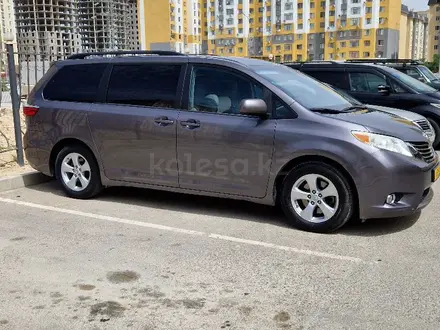 Toyota Sienna 2015 года за 13 000 000 тг. в Актау