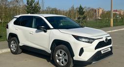 Toyota RAV4 2022 года за 17 000 000 тг. в Костанай – фото 2