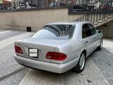 Mercedes-Benz E 320 1998 года за 3 500 000 тг. в Алматы – фото 2