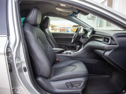 Toyota Camry Prestige 2023 года за 14 390 000 тг. в Алматы – фото 15