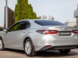 Toyota Camry Prestige 2023 года за 14 390 000 тг. в Алматы – фото 3