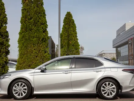 Toyota Camry Prestige 2023 года за 14 390 000 тг. в Алматы – фото 4