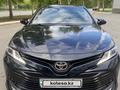 Toyota Camry 2018 года за 11 500 000 тг. в Усть-Каменогорск – фото 2