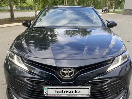 Toyota Camry 2018 года за 11 500 000 тг. в Усть-Каменогорск – фото 2