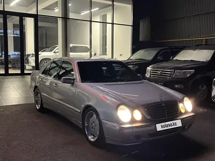 Mercedes-Benz E 320 2001 года за 4 700 000 тг. в Шымкент – фото 2