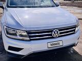 Volkswagen Tiguan 2017 года за 6 700 000 тг. в Актобе