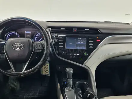 Toyota Camry 2019 года за 9 390 000 тг. в Алматы – фото 14
