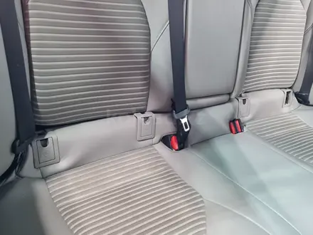 Toyota Camry 2019 года за 9 390 000 тг. в Алматы – фото 16