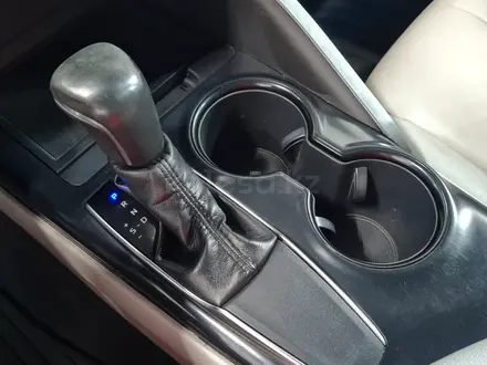 Toyota Camry 2019 года за 9 390 000 тг. в Алматы – фото 17