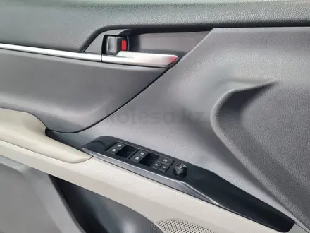 Toyota Camry 2019 года за 9 390 000 тг. в Алматы – фото 22