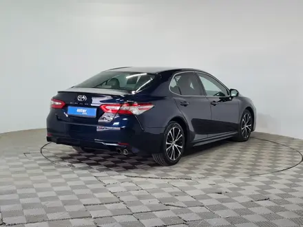 Toyota Camry 2019 года за 9 390 000 тг. в Алматы – фото 5