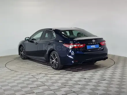 Toyota Camry 2019 года за 9 390 000 тг. в Алматы – фото 7